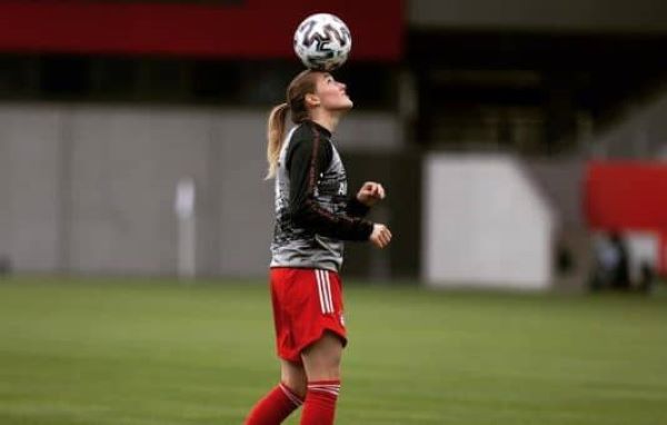 Who is Midfielder Sydney Lohmann? Net worth, partner, Biografie, Goal, wiki