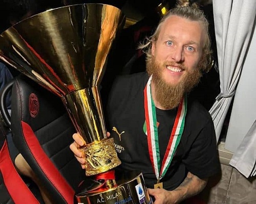 Simon Kjaer with his awards